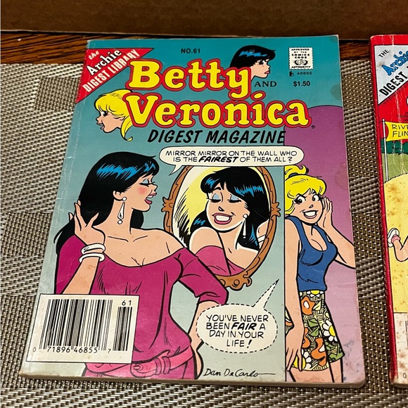 Lot of 2 ARCHIE and 3 BETTY & VERONICA Comic Digest
Magazines - 1992-93 - Picture 3 of 7